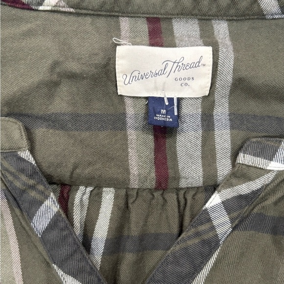 Ladies Plaid Blouse ⭐️ - Picture 3 of 4